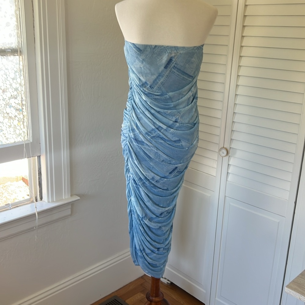 Elegant Blue Strapless Dress - Picture 4 of 6